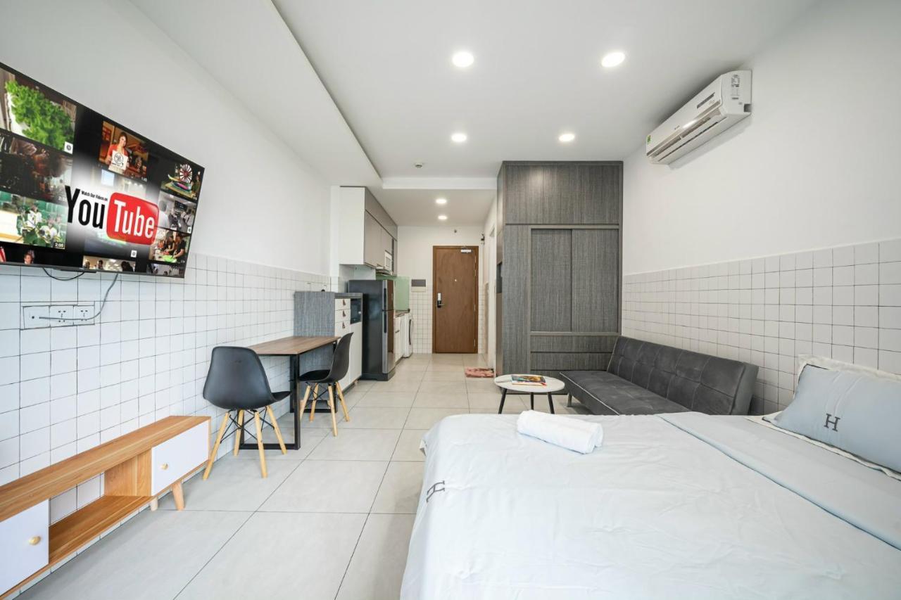 Căn hộ Masteri Millennium Balcony - District 4 *